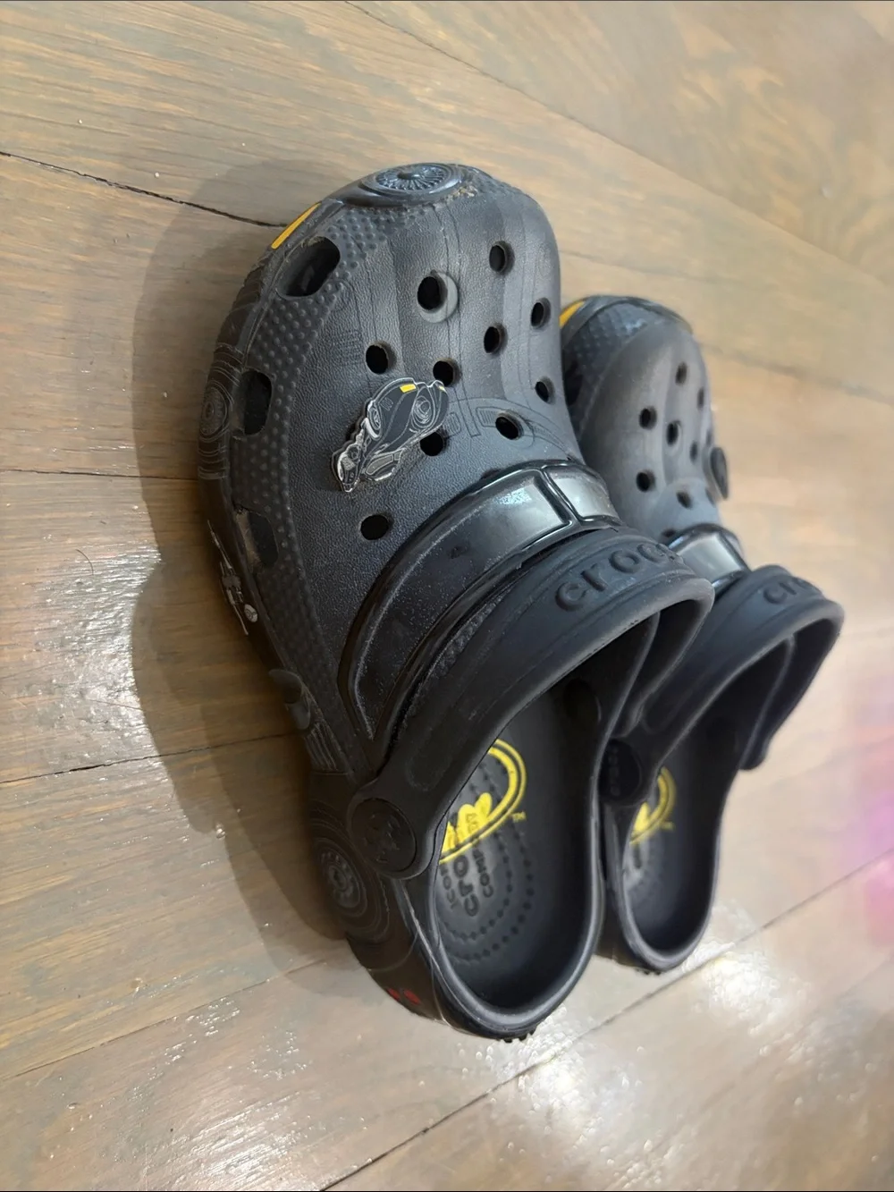 CROCS Kids Black Sandal Clogs with Yellow Accents 12C euc